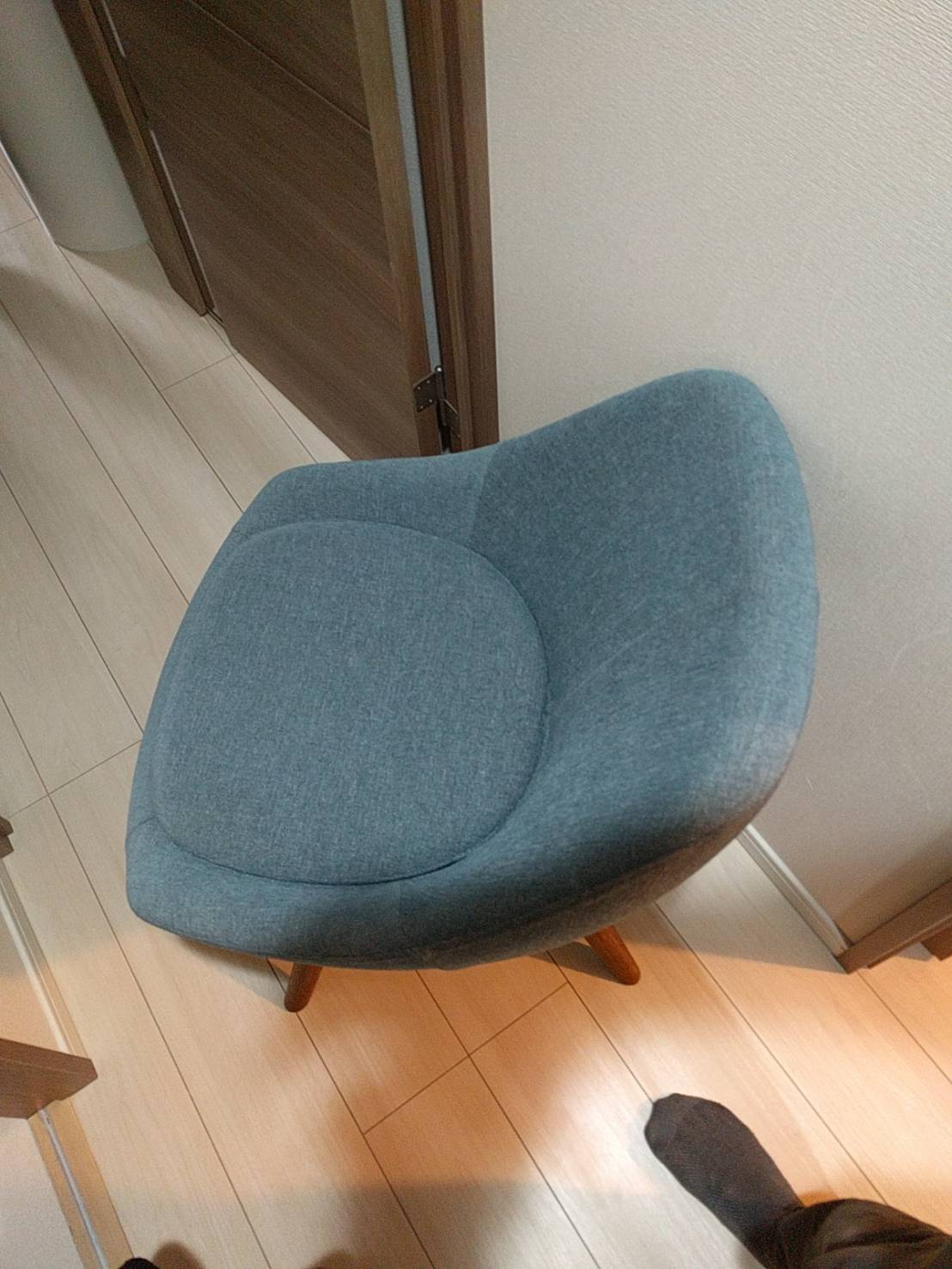 モモナチュラルのモールドラウンドチェア、EMをお買取させて頂きました