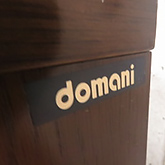 ドマーニのロゴ