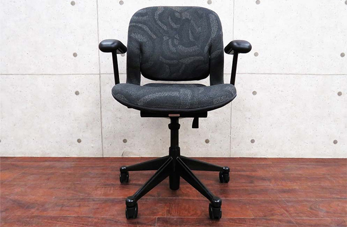 エクアチェア（EQUA CHAIR）